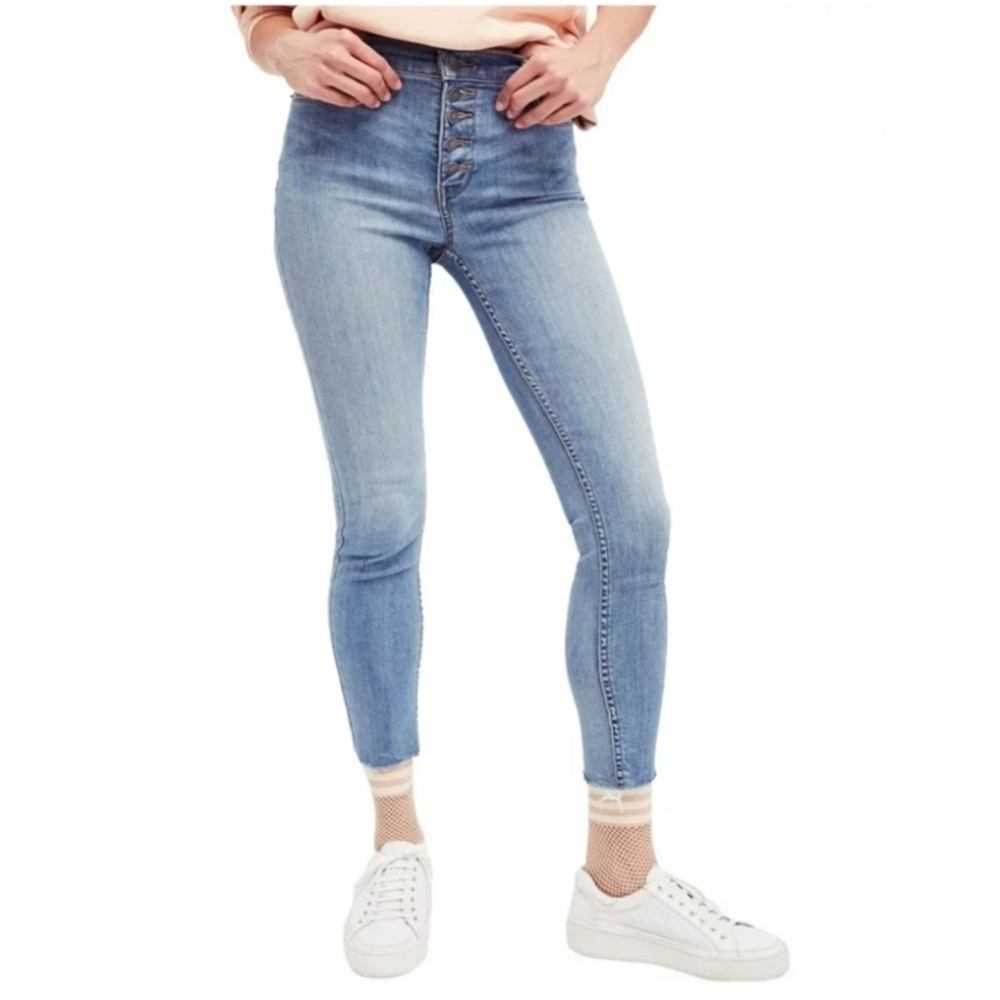 Free people skinny ankle jeans Size 26 stretchy fabric medium wash